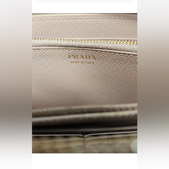 Prada Women's Beige Leather Wallet - Picture 7 of 12